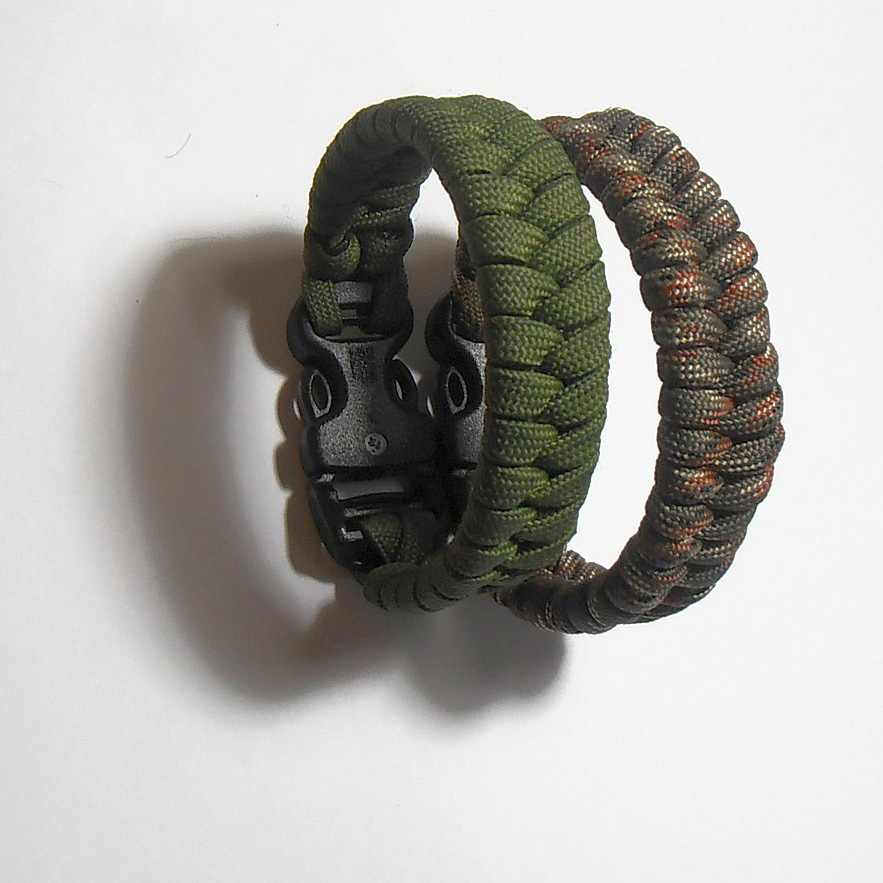 Como tecer instruções de pulseira de paracord.  Pulseira de cobra Paracord.  Cobra elegante e durável.